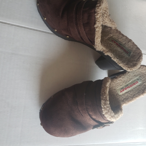 Union Bay Clogs - Picture 2 of 7